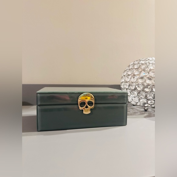 Other - 💀Jewelery glass box very stylish